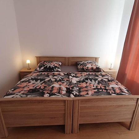Charmante Ferienwohnung Im Herzen Von Luebeck Bagian luar foto
